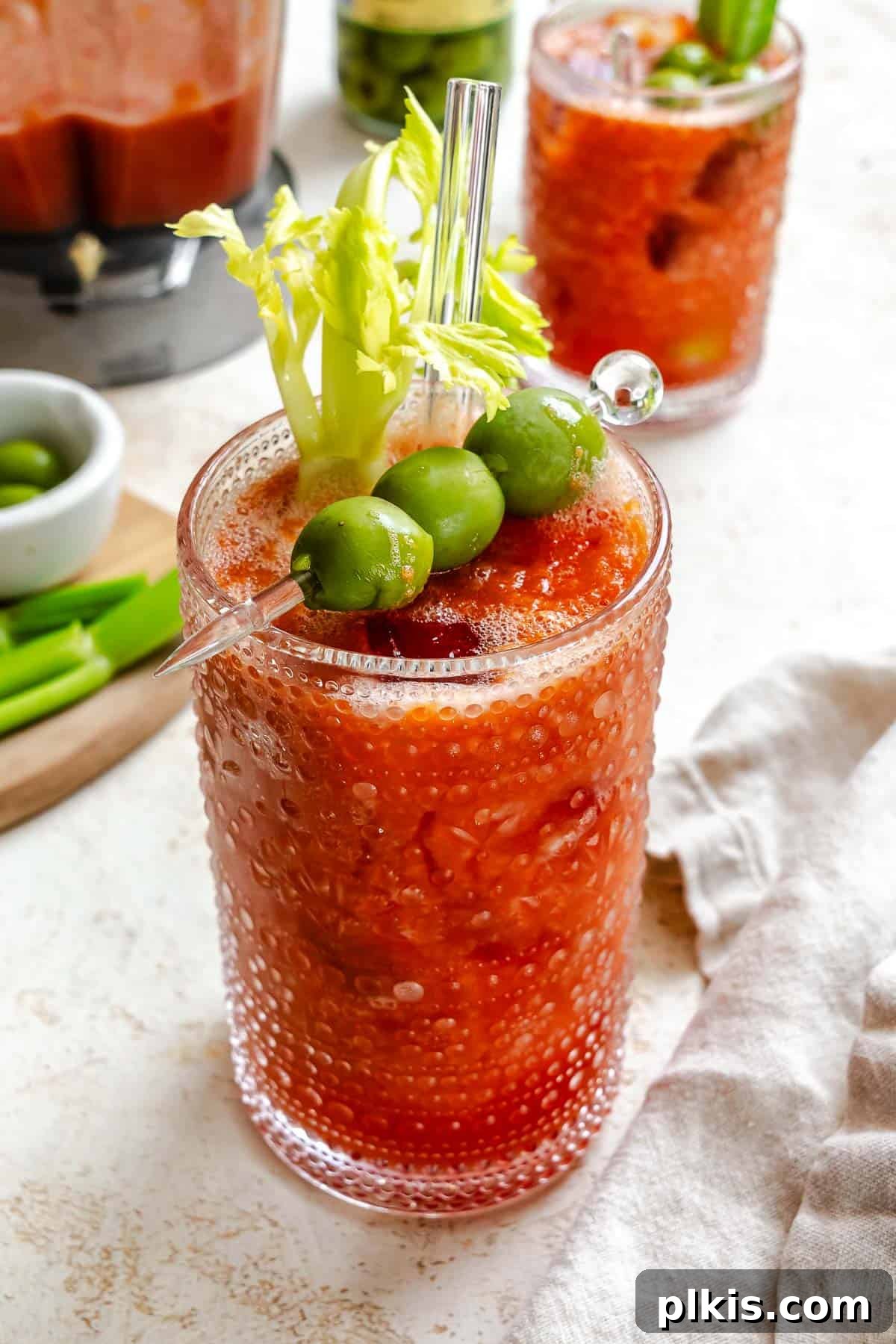 Alkolsüz Bloody Mary Tarifi 2 A perfectly garnished Virgin Bloody Mary in a tall glass, ready to be enjoyed.