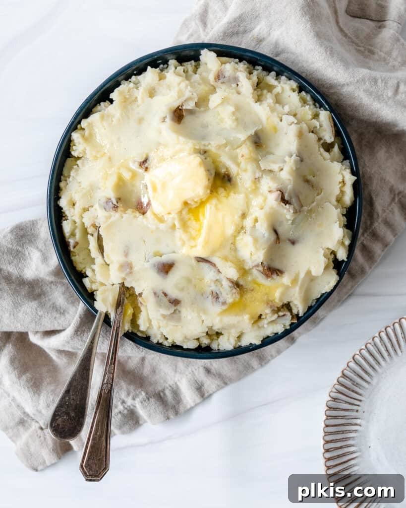 45 Mouthwatering Vegan Thanksgiving Recipes 14 A serving of fluffy vegan mashed potatoes, elegantly plated against a clean white background.