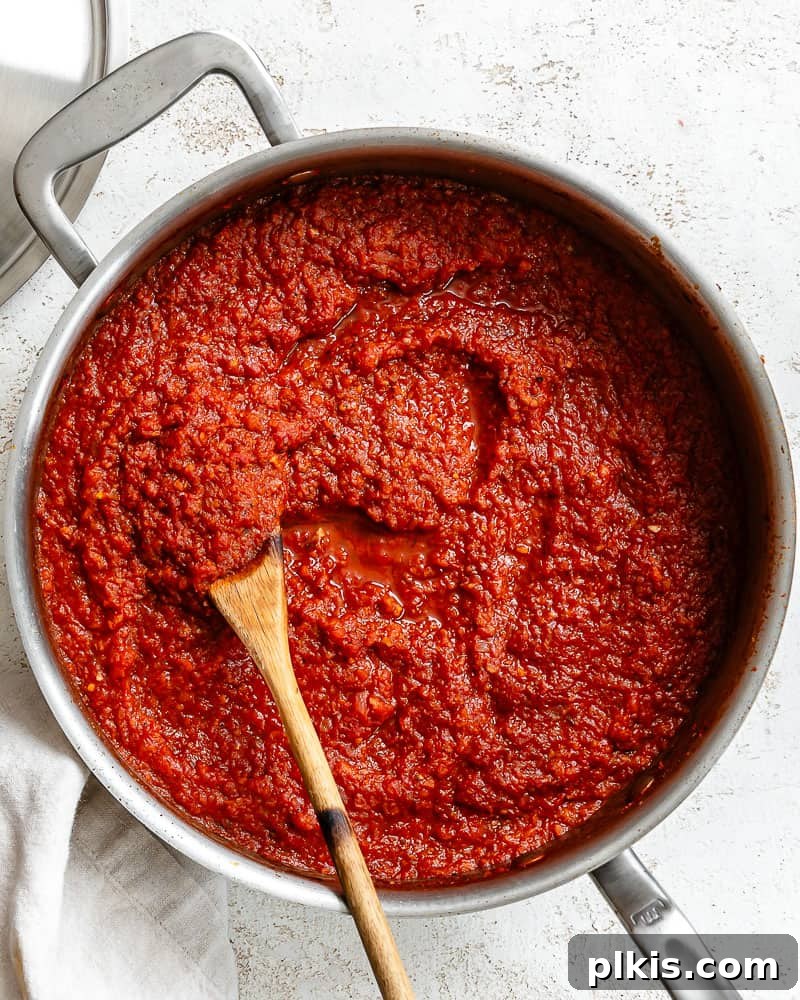 Vibrant Vegan Marinara 2 completed Vegan Spaghetti Sauce in a pot