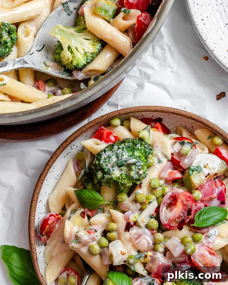 Vibrant Vegan Primavera Pasta 13 A vibrant bowl of vegan pasta primavera, ready to be enjoyed, showcasing its rich colors and creamy texture.