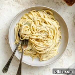 Creamy Vegan Cauliflower Alfredo Sauce Recipe 13 Completed Cauliflower Alfredo Sauce (Vegan) in a bowl.