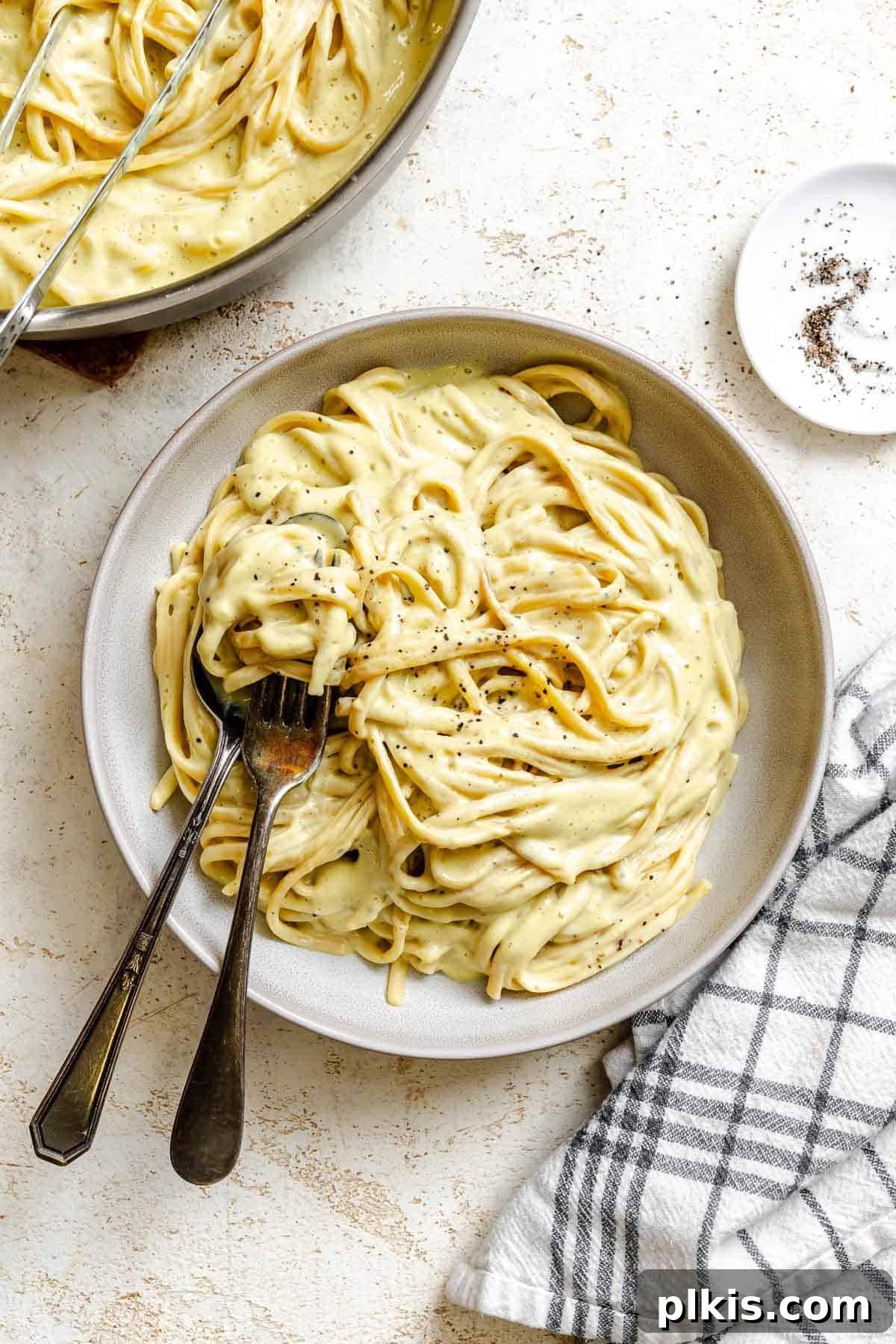 Creamy Vegan Cauliflower Alfredo Sauce Recipe 7 Completed Cauliflower Alfredo Sauce (Vegan) in a bowl.